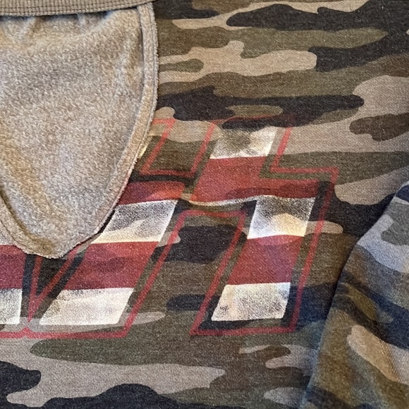LUCKY BRAND Cropped Camo KISS sweatshirt - Picture 5 of 8